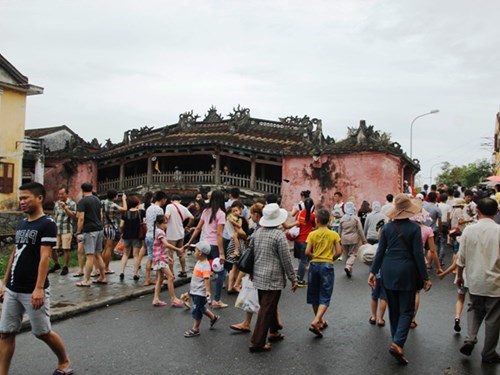 Heads scratched in Hoi An about how to preserve ancient bridge